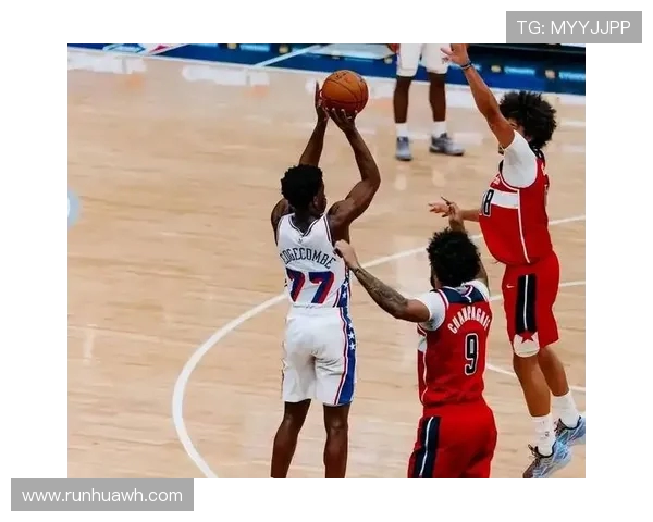骑士队与费城76人展开激烈对决新浪体育全程直播精彩瞬间